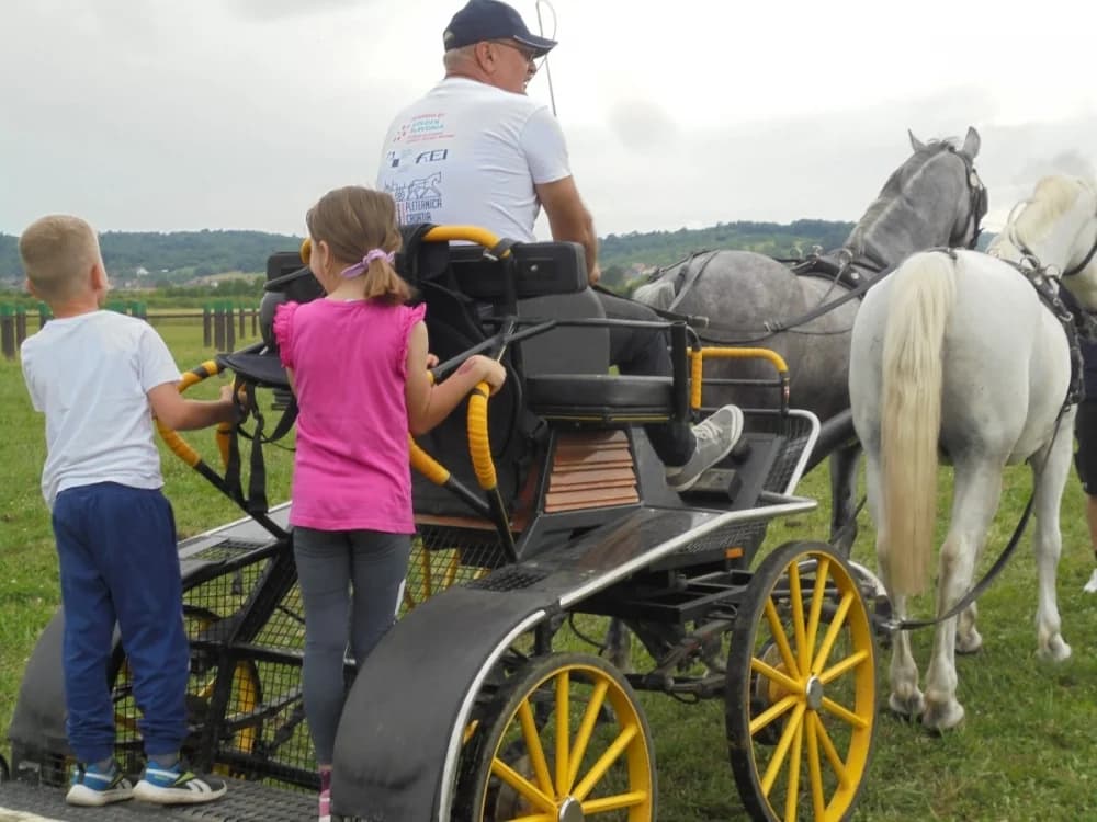 FOTO: Konjički klub Pleternica otvorio vrata svim generacijama
