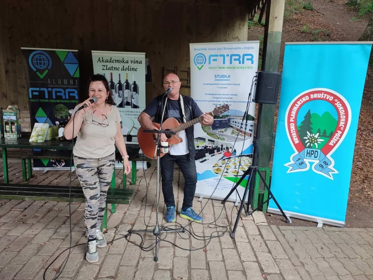 Održan tradicionalni susret planinara pjesnika i slikara na Sovskom jezeru