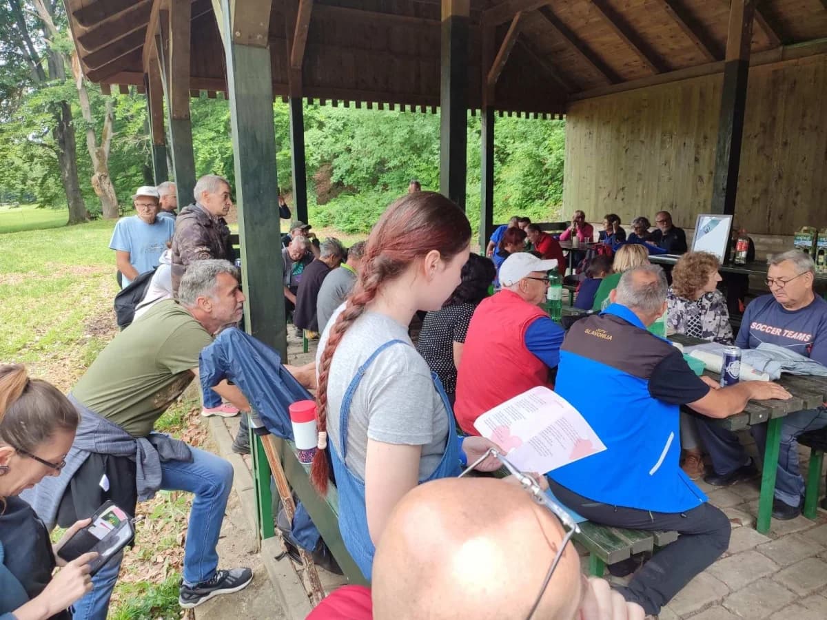 Održan tradicionalni susret planinara pjesnika i slikara na Sovskom jezeru