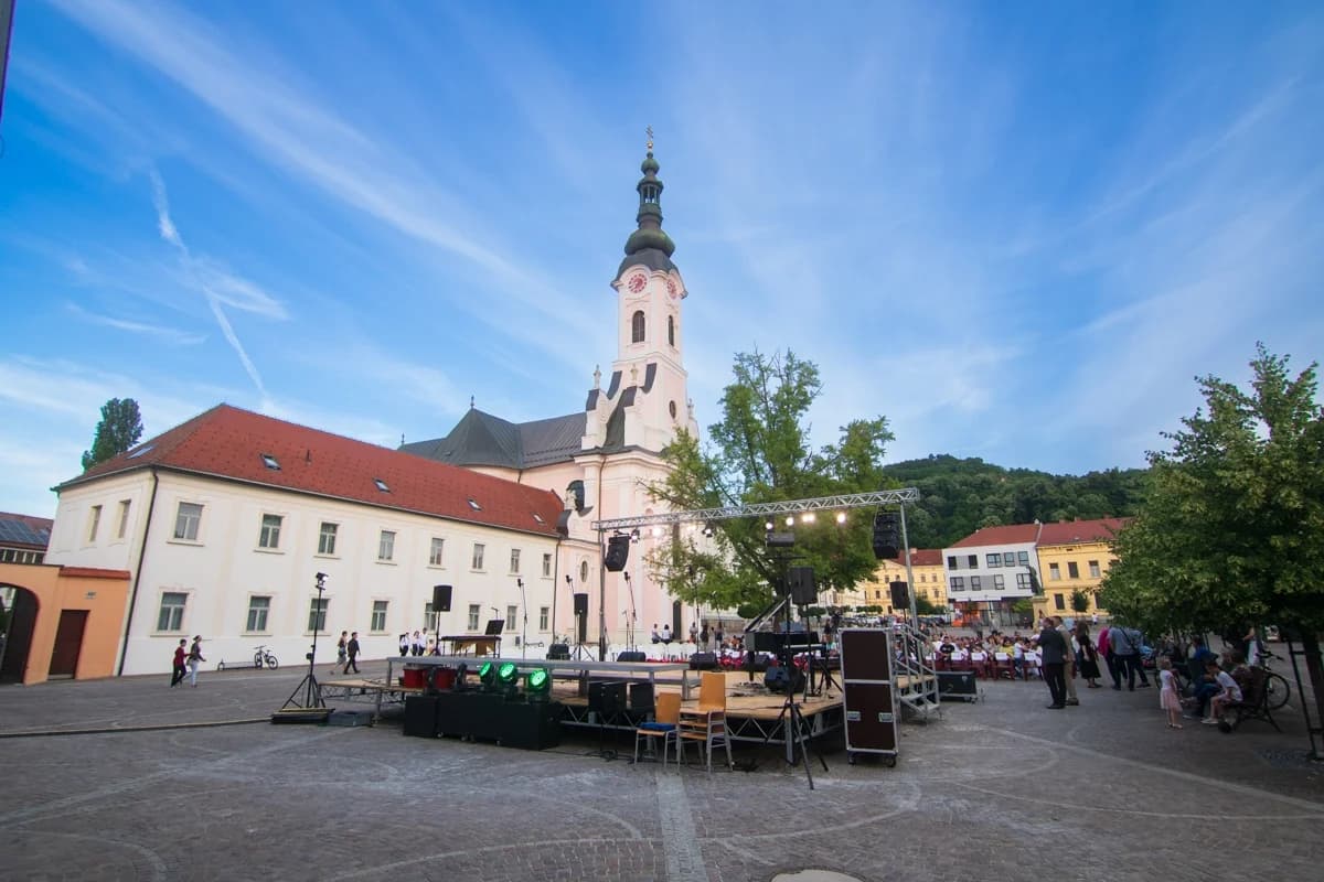 Koncertom ispred katedrale požeška Glazbena škola zaokružila bogatu koncertnu sezonu