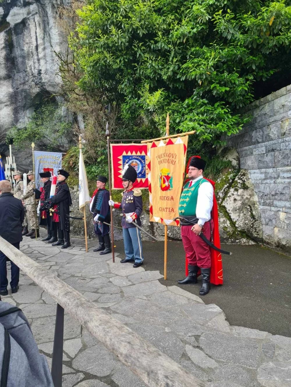 FOTO: Trenkovi panduri na hodočašću u Lurd