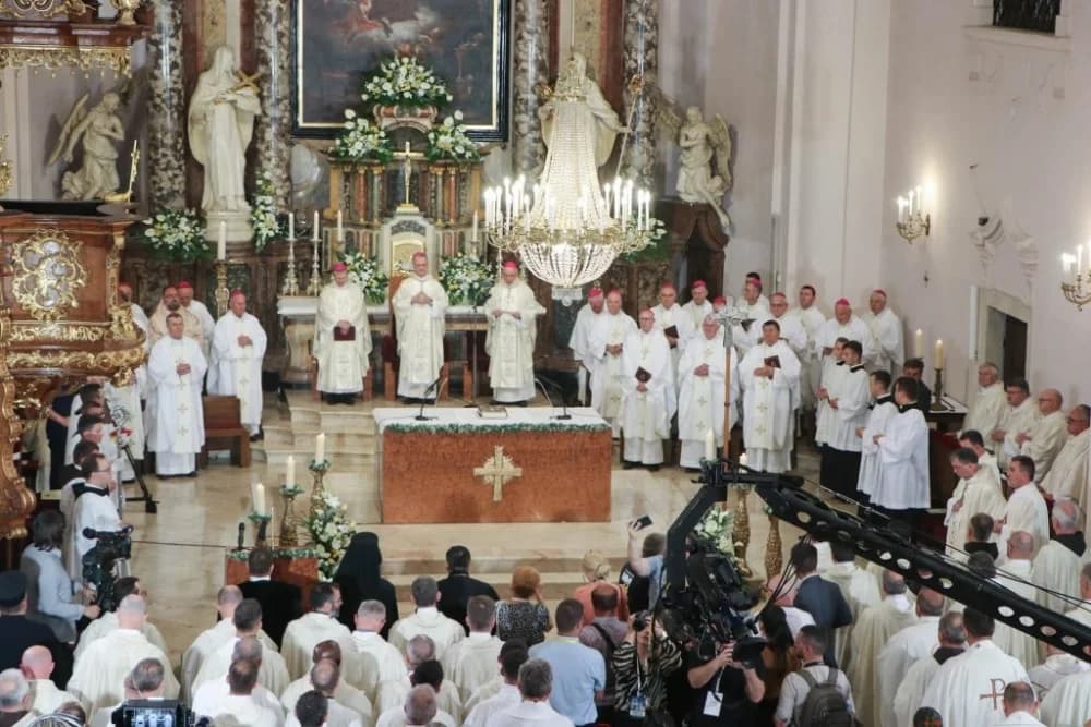 Pozdrav. msgr. Antuna Škvorčevića na početku slavlja biskupskog ređenja u Katedrali