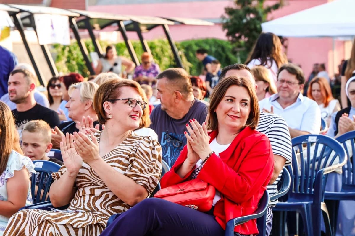 FOTO: Započeo jubilarni 30. dječji tamburaški festival Cvjetići glazbe