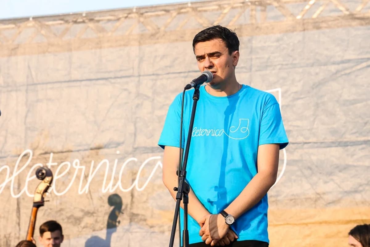 FOTO: Započeo jubilarni 30. dječji tamburaški festival Cvjetići glazbe