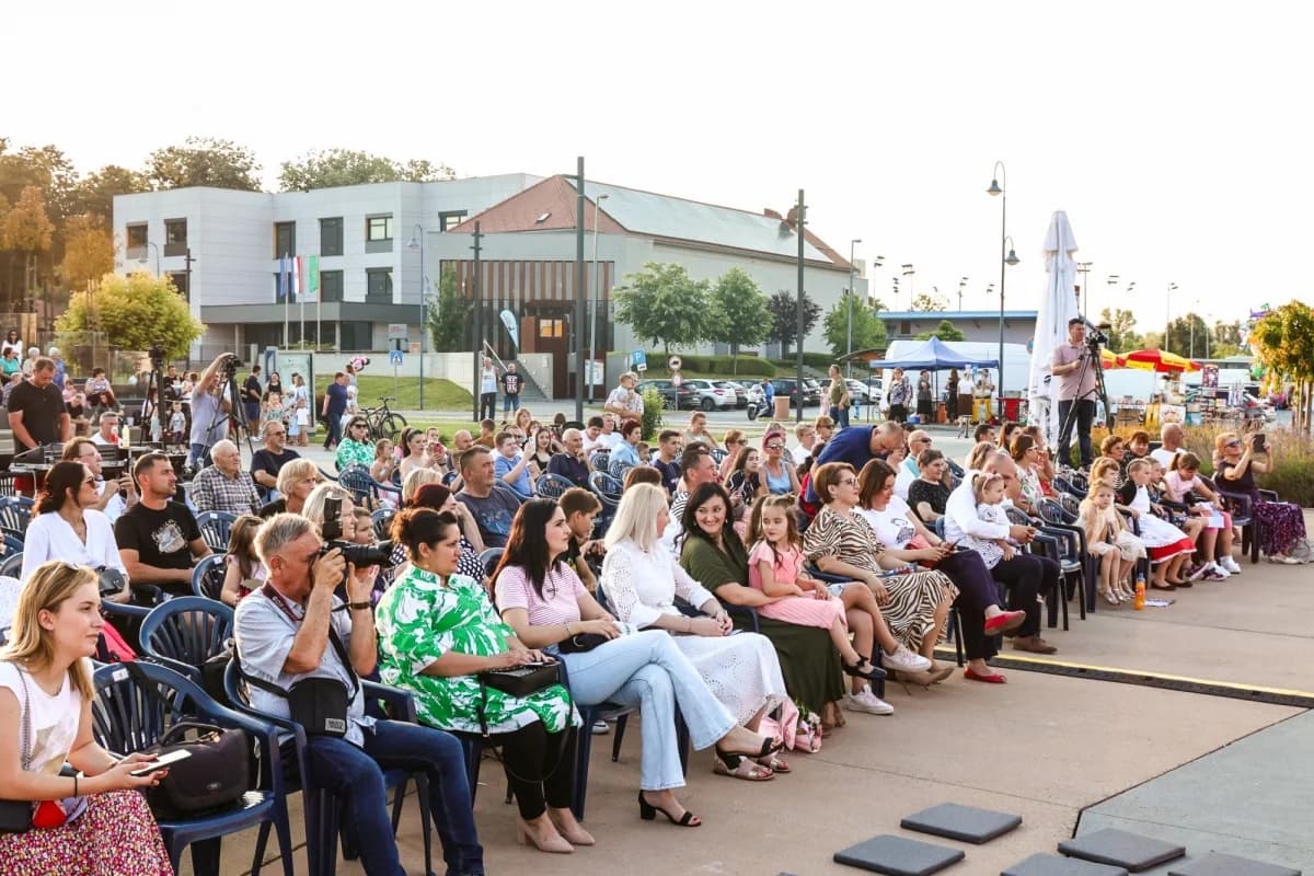 FOTO: Započeo jubilarni 30. dječji tamburaški festival Cvjetići glazbe