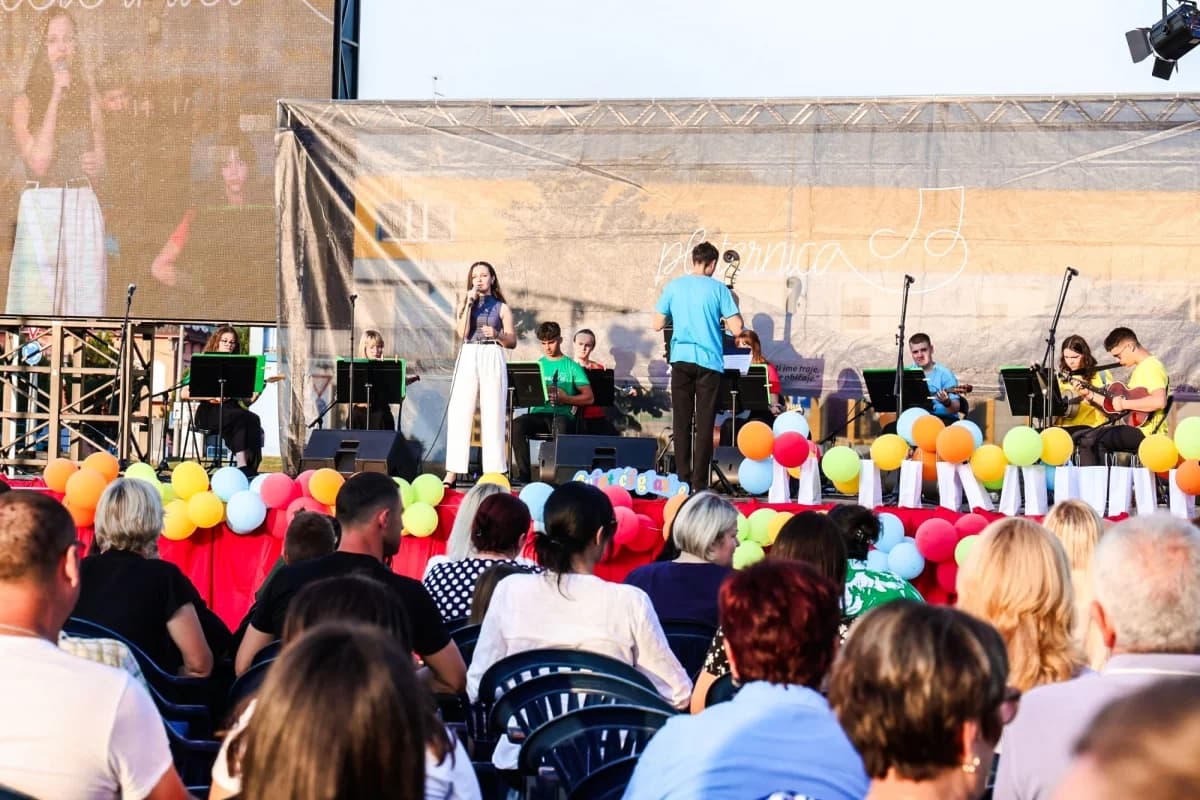 FOTO: Započeo jubilarni 30. dječji tamburaški festival Cvjetići glazbe