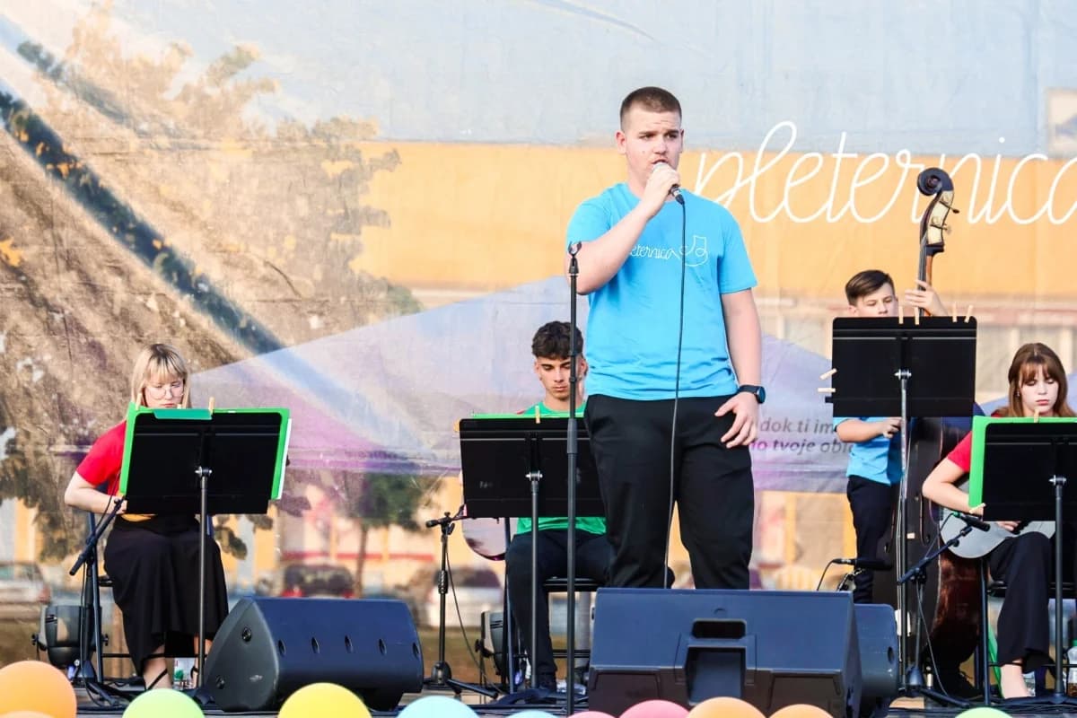 FOTO: Započeo jubilarni 30. dječji tamburaški festival Cvjetići glazbe