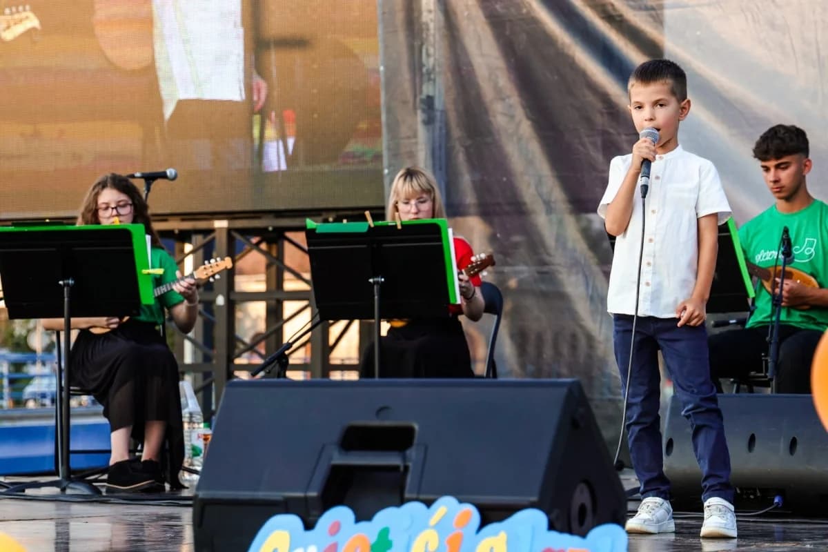 FOTO: Započeo jubilarni 30. dječji tamburaški festival Cvjetići glazbe