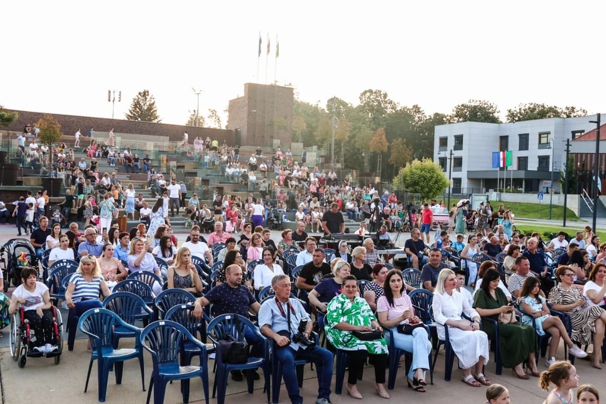 FOTO: Započeo jubilarni 30. dječji tamburaški festival Cvjetići glazbe