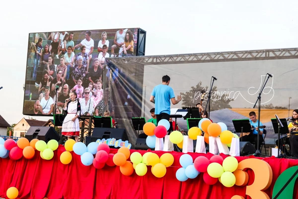 FOTO: Započeo jubilarni 30. dječji tamburaški festival Cvjetići glazbe