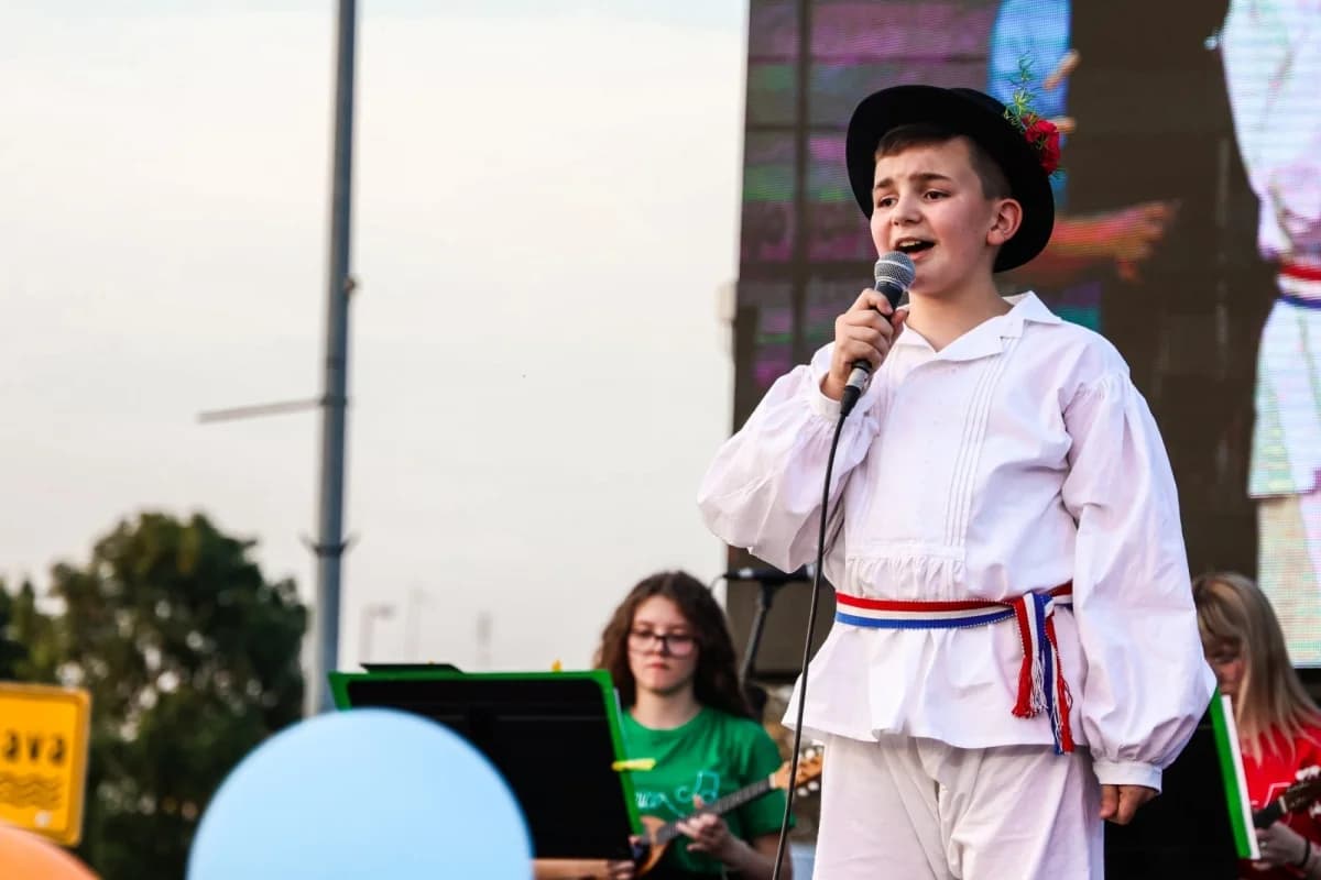 FOTO: Započeo jubilarni 30. dječji tamburaški festival Cvjetići glazbe