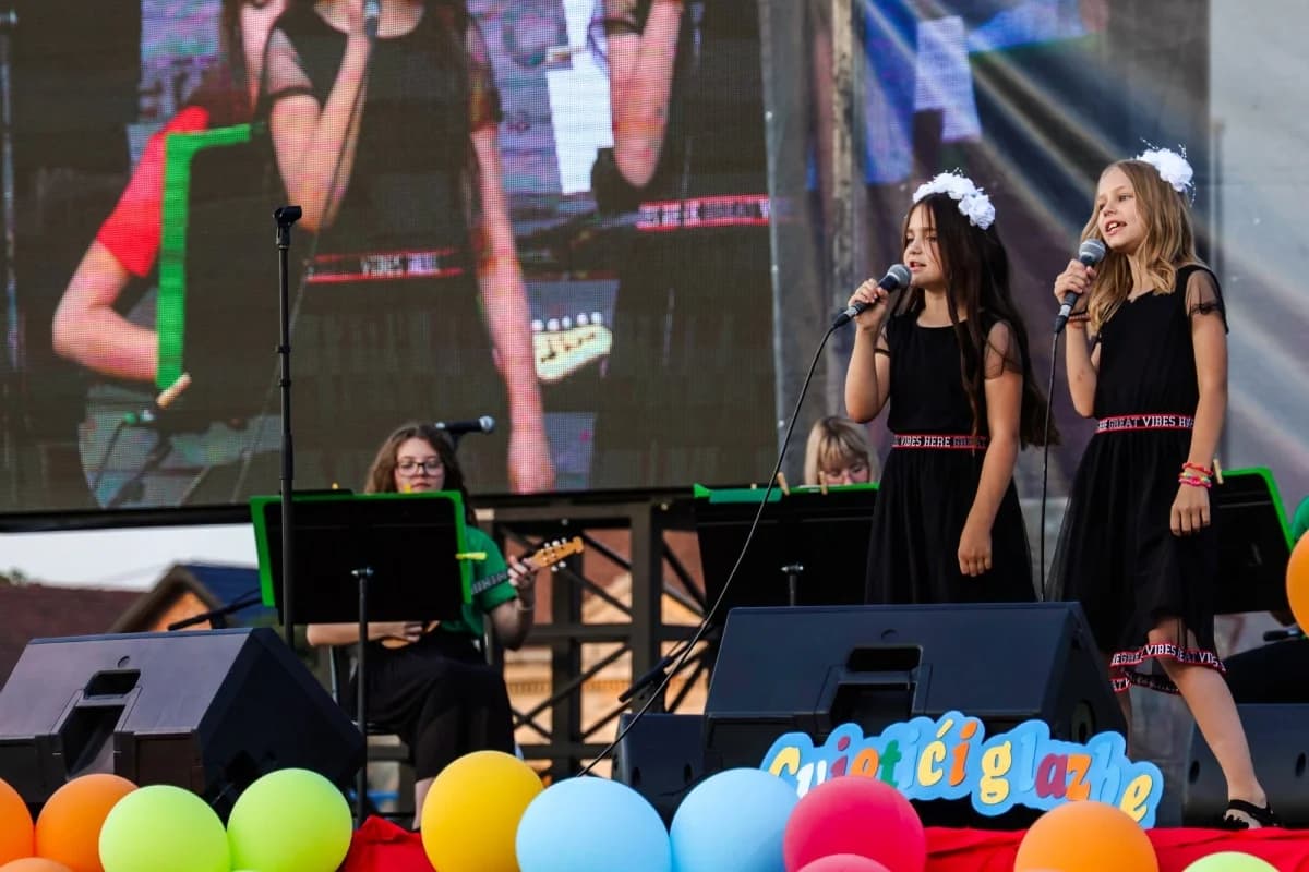 FOTO: Započeo jubilarni 30. dječji tamburaški festival Cvjetići glazbe