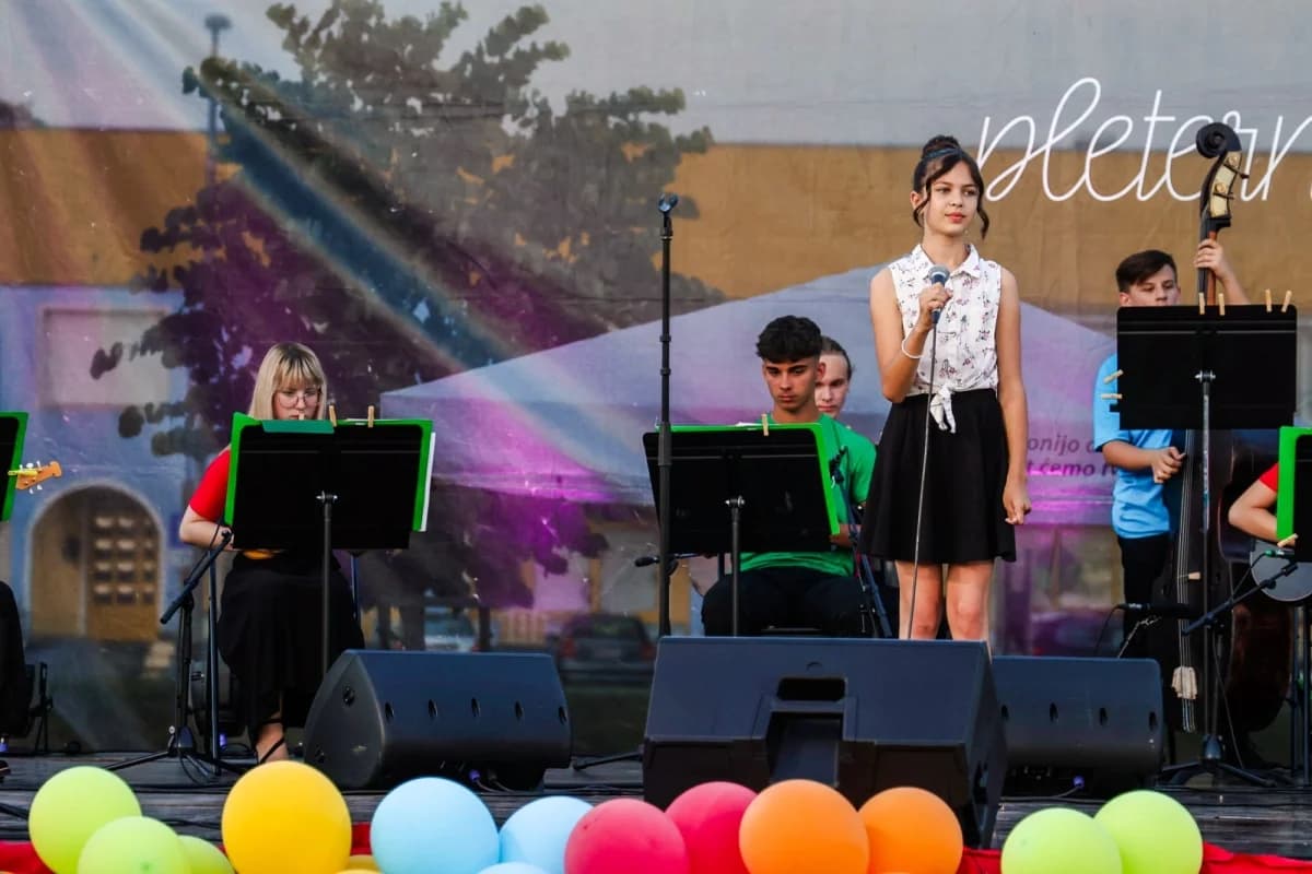 FOTO: Započeo jubilarni 30. dječji tamburaški festival Cvjetići glazbe
