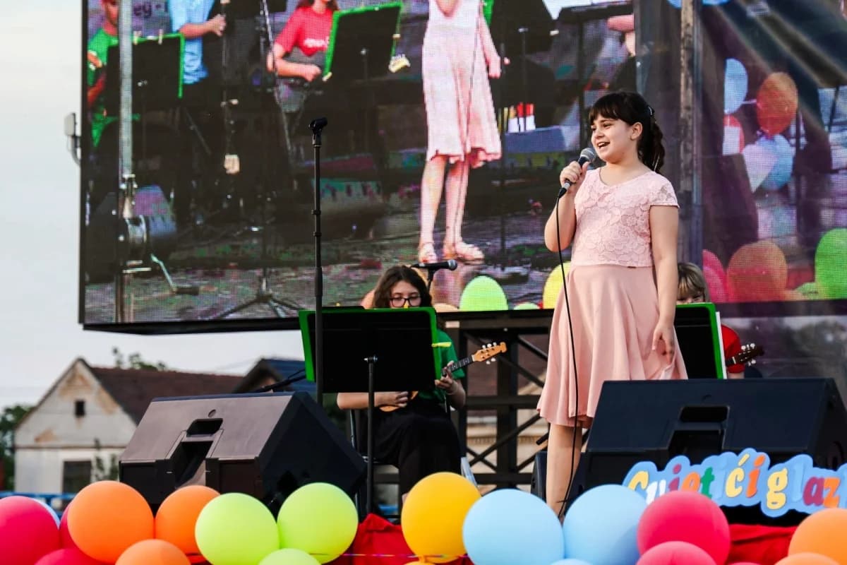 FOTO: Započeo jubilarni 30. dječji tamburaški festival Cvjetići glazbe