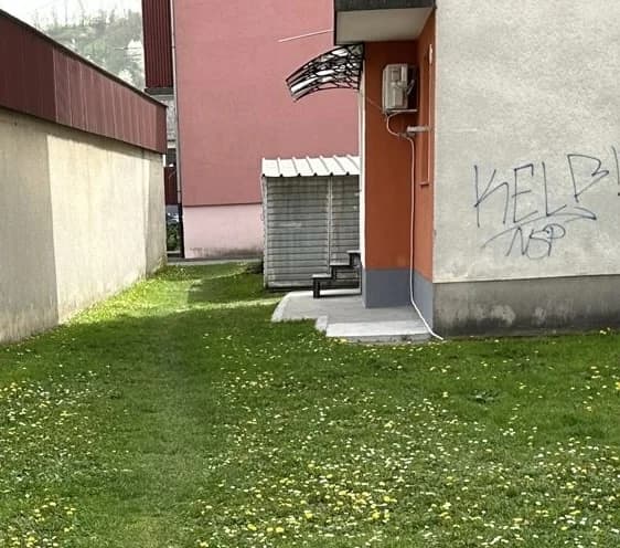 Požega: U zgradi napravio direktan izlaz iz stana, izbetonirao terasu pa postavio i nadstrešnicu?