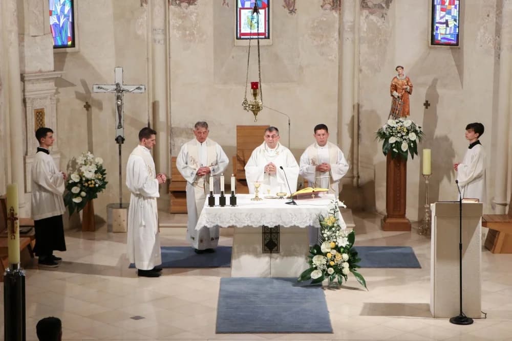 Biskup Ivo Martinović predvodio je na blagdan sv. Antuna Padovanskog misu za poginule, nestale i preminule braniteljice i branitelje