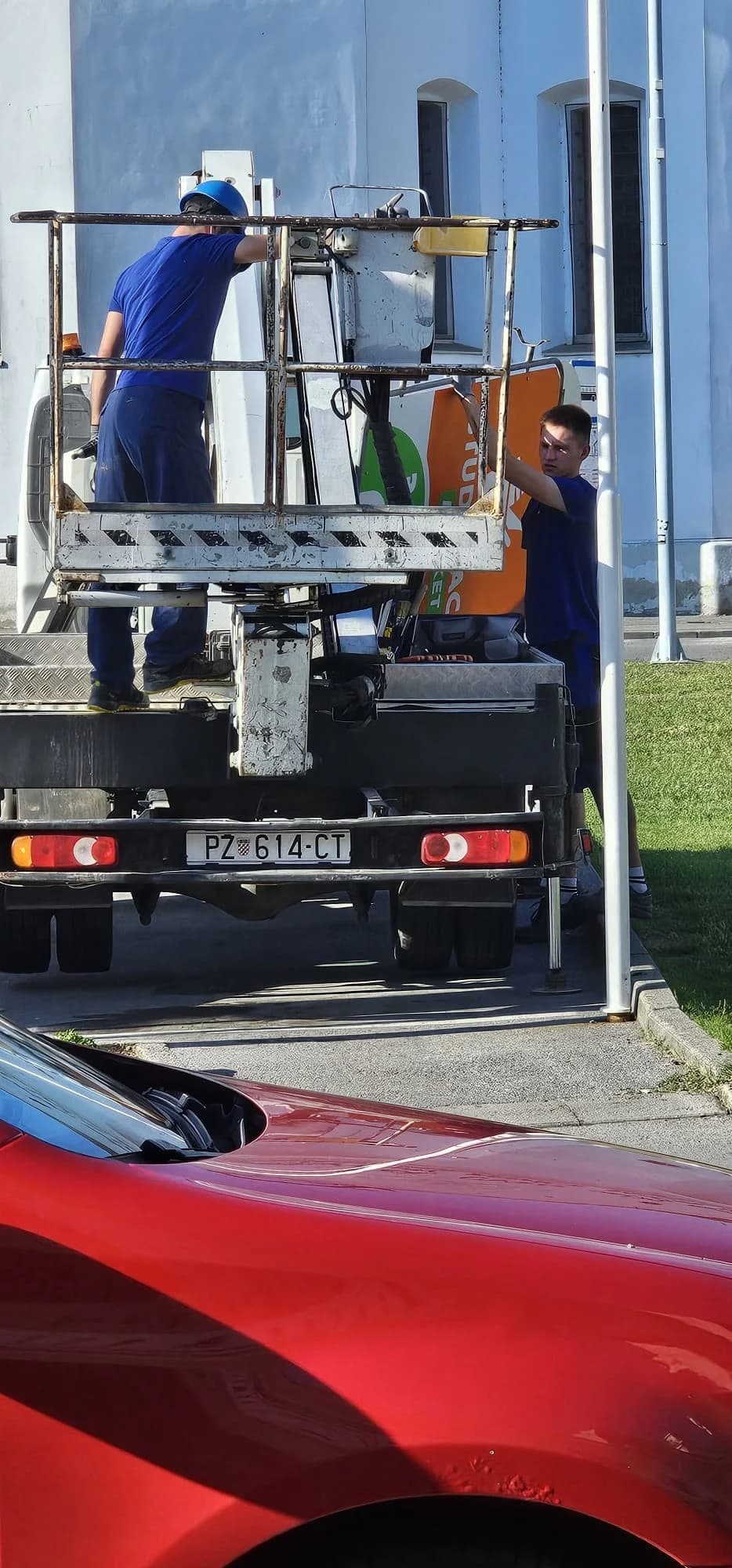 Reklamni pano žurno uklonjen