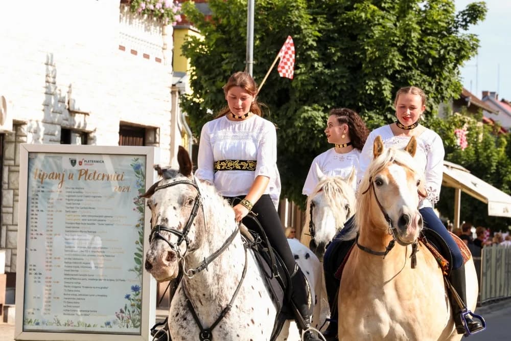 FOTO:  Održana 41. Međunarodna smotra izvornog folklora Lidas