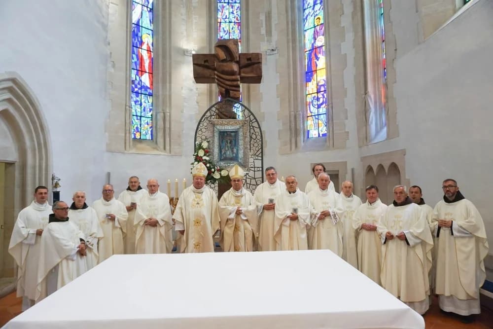Posjet banjalučkog biskupa i svećenika