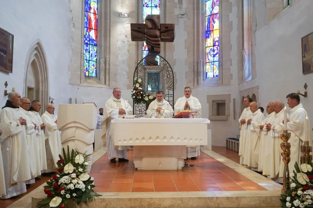 FOTO: Banjalučki biskup i svećenici u posjeti Požeškoj biskupiji