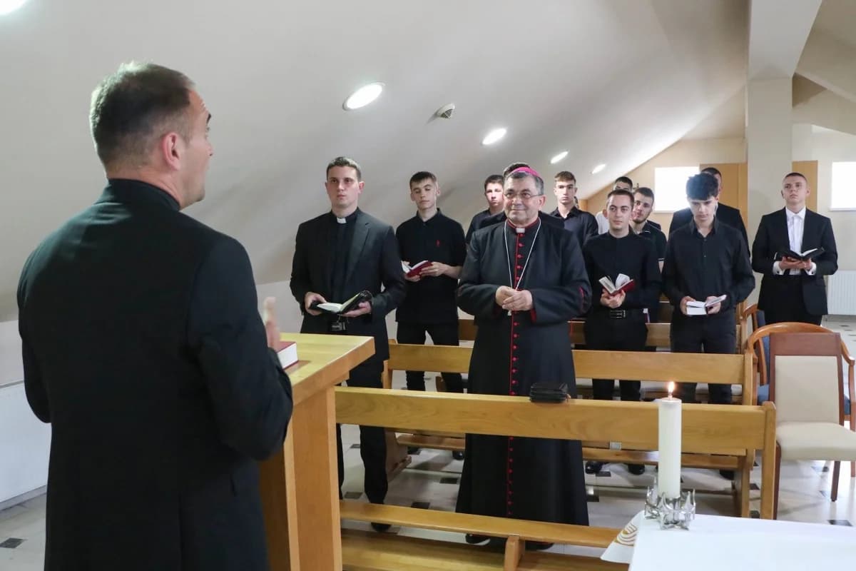 Biskup Ivo Martinović u pratnji tajnika Mateja Silukovića po prvi puta pohodio požeški Kolegij
