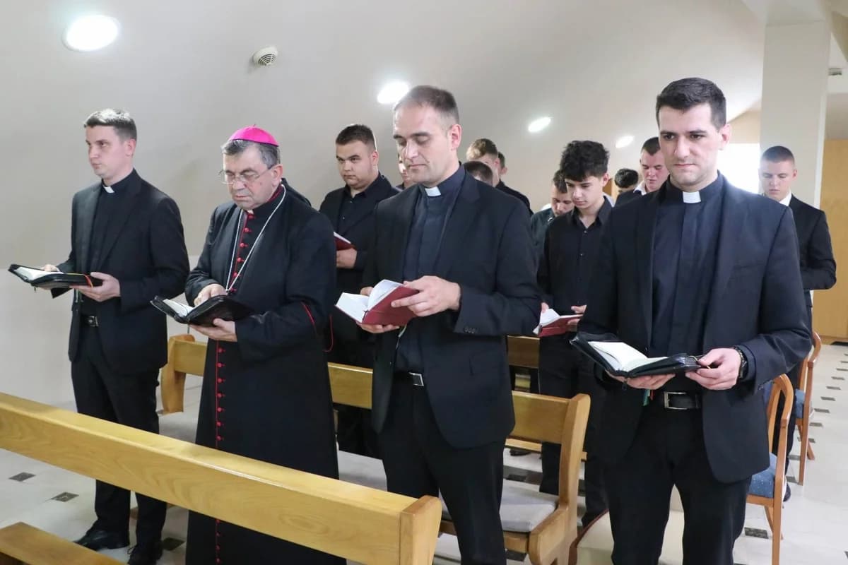 Biskup Ivo Martinović u pratnji tajnika Mateja Silukovića po prvi puta pohodio požeški Kolegij