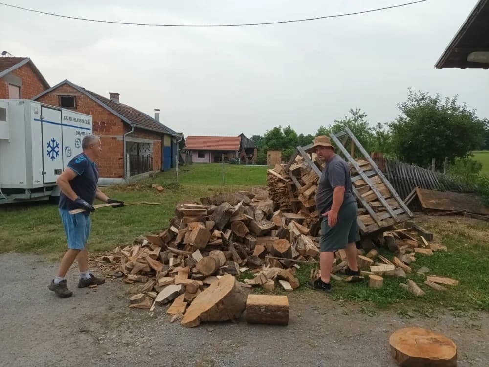 Dobrovac spreman za sutrašnji Ivanjski krijes i Festival janjetine