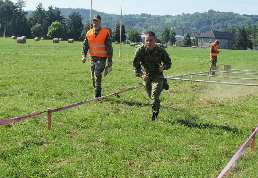 Završetak dragovoljnog vojnog osposobljavanja 42. naraštaja ročnika u Požegi