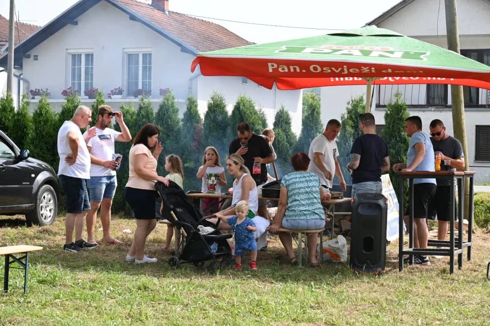 FOTO: Festival janjetine i Ivanjski krijes u Dobrovcu, 22.6.2024.