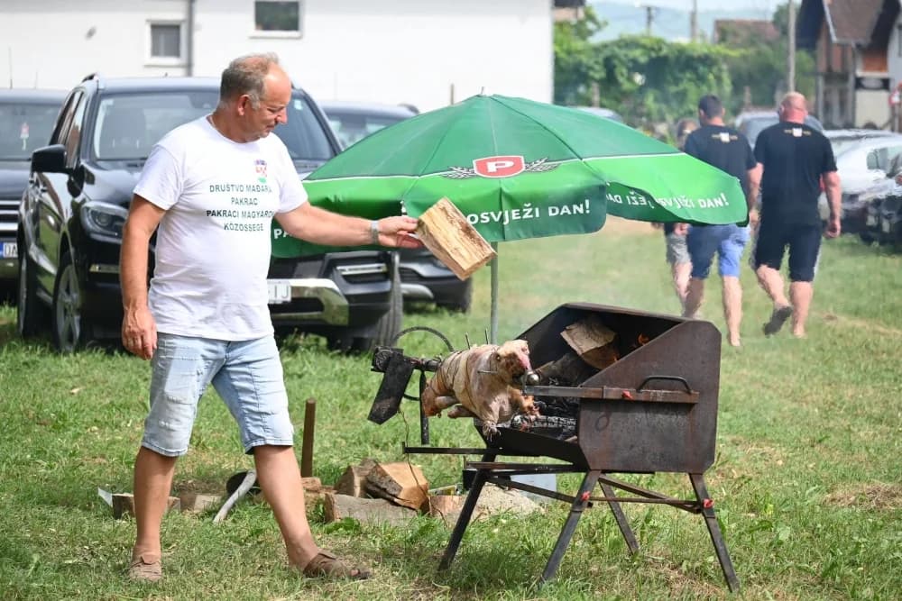 FOTO: Festival janjetine i Ivanjski krijes u Dobrovcu, 22.6.2024.