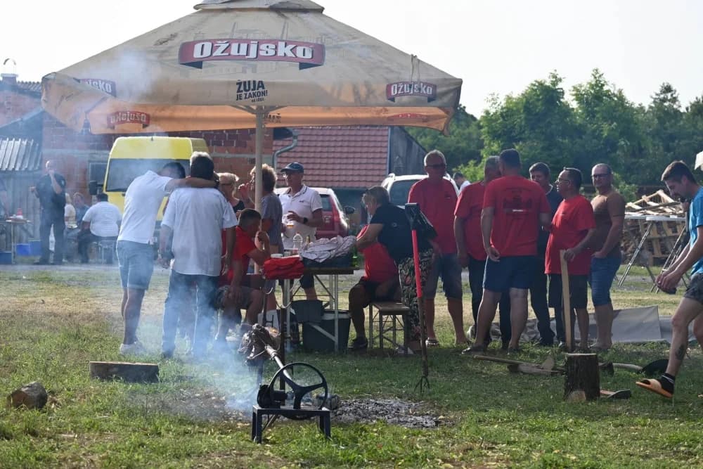 FOTO: Festival janjetine i Ivanjski krijes u Dobrovcu, 22.6.2024.