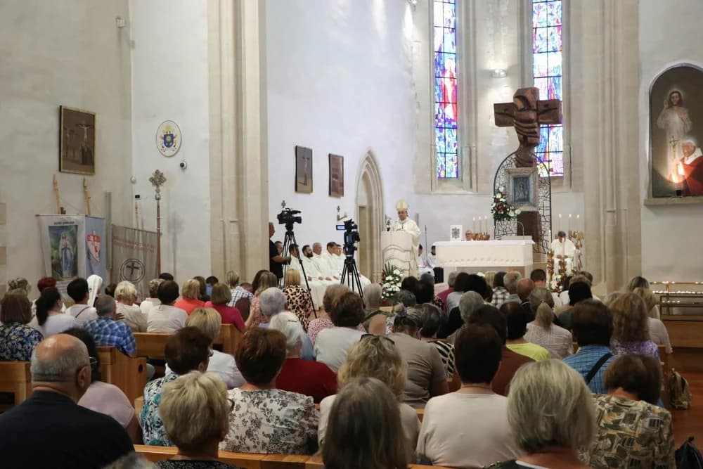 FOTO: Biskupijsko hodočašće zdravstvenih djelatnika Gospi Voćinskoj