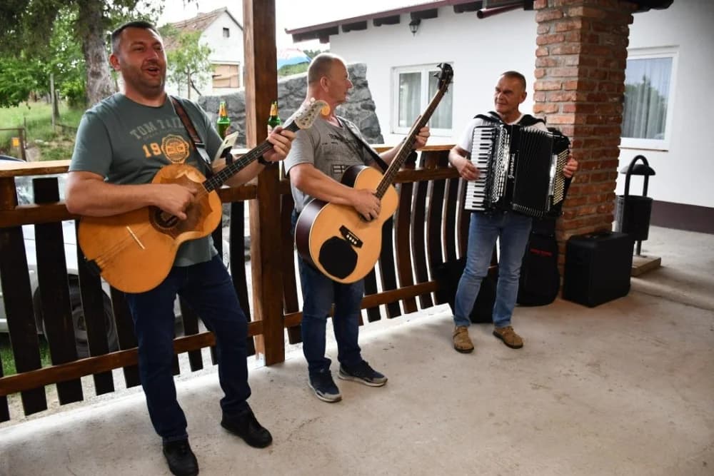 FOTO: Otvorenje sjenice u Venju