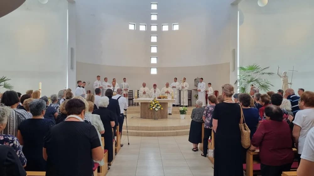 FOTO: Blagoslov novih zvona u požeškoj Župi sv. Ivana Krstitelja