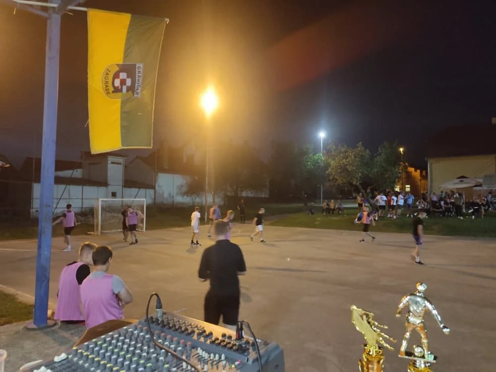 Održan malonogometni noćni turnir u Zagrađu
