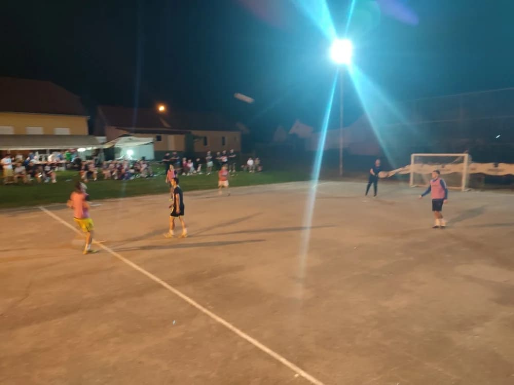 Održan malonogometni noćni turnir u Zagrađu