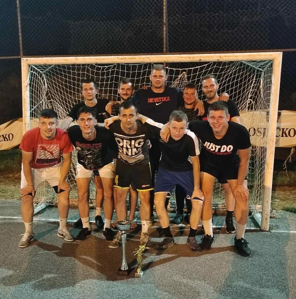 Održan malonogometni noćni turnir u Zagrađu