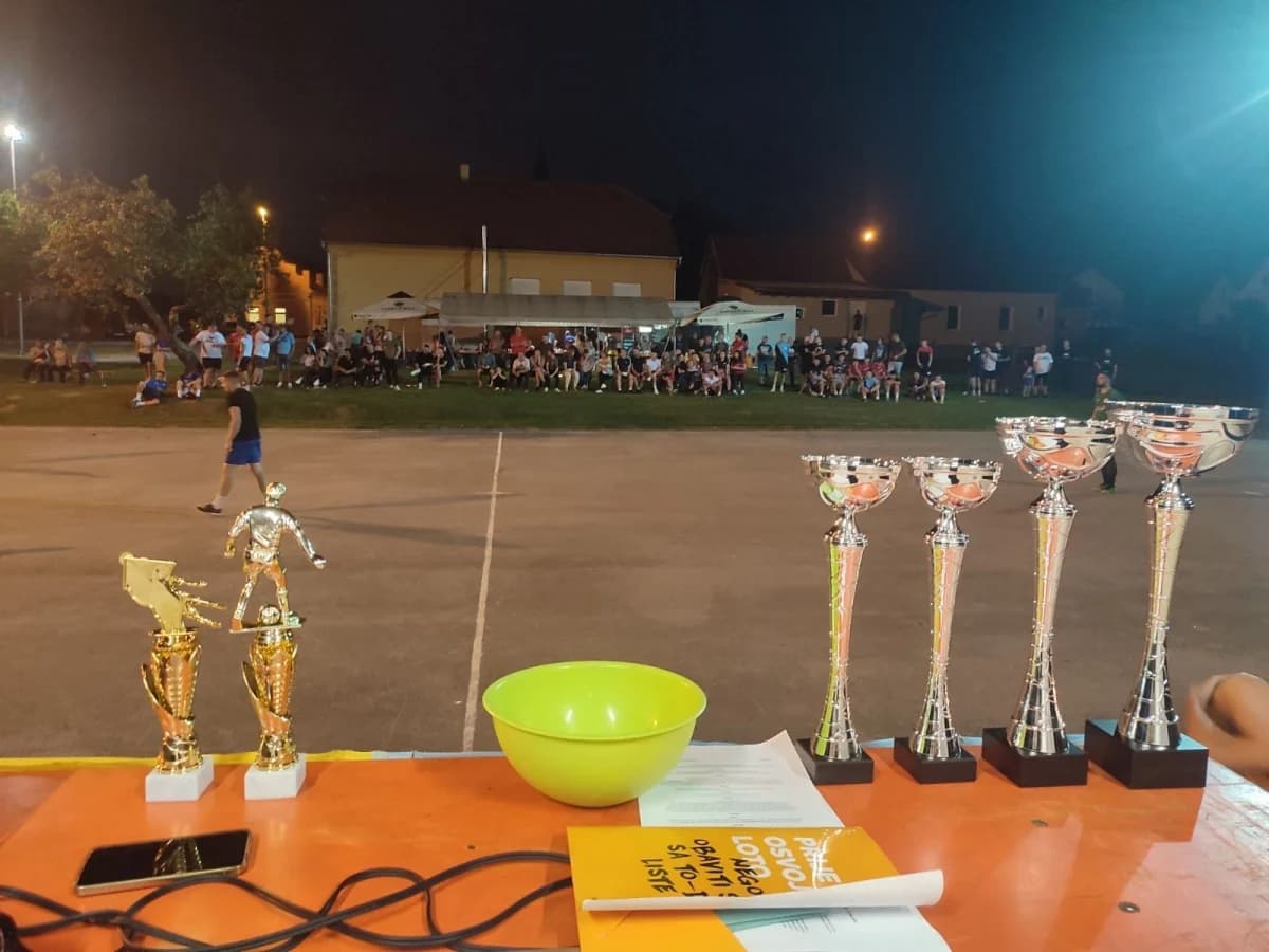 Održan malonogometni noćni turnir u Zagrađu