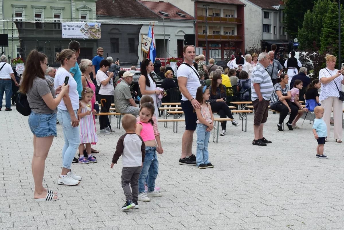 FOTO: 12. smotra folklora u Pakracu