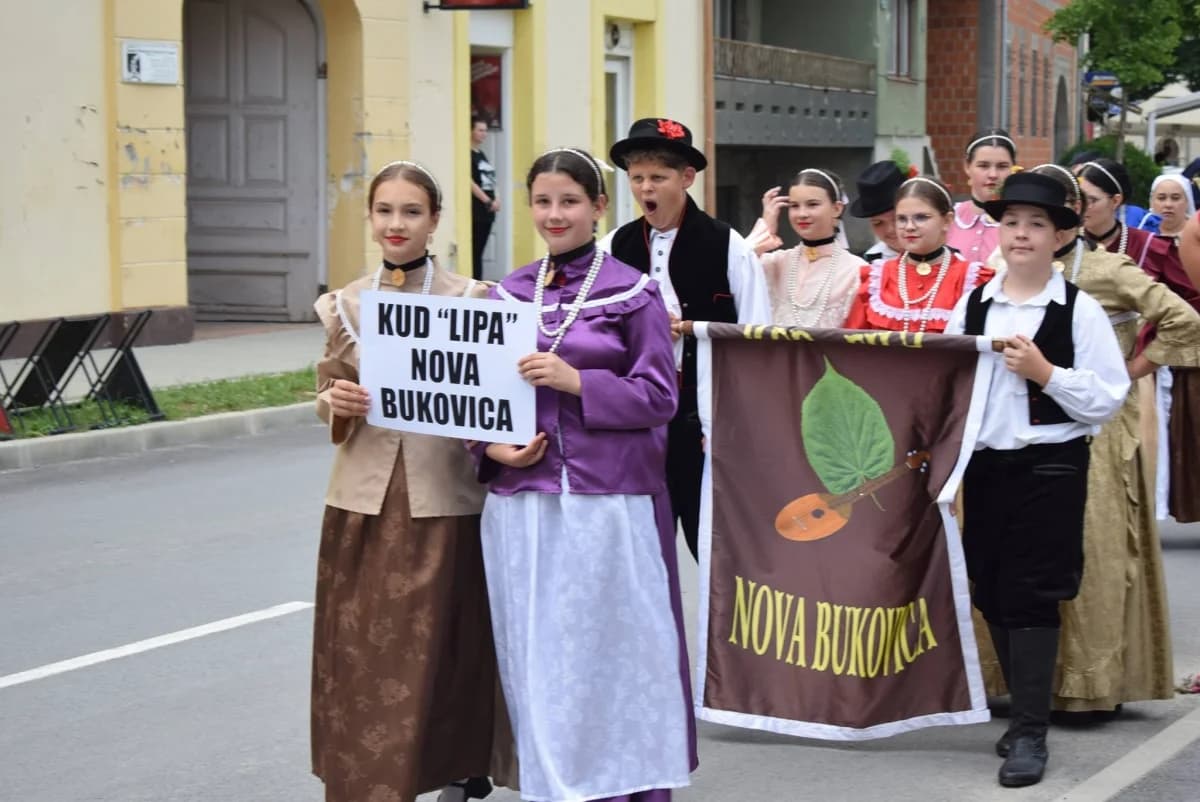 FOTO: 12. smotra folklora u Pakracu