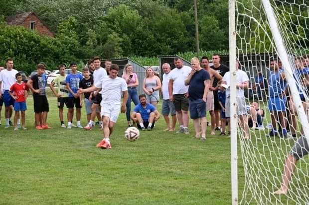 Mještani Marinog Sela uživali u nogometu, glazbi, druženju i zabavi