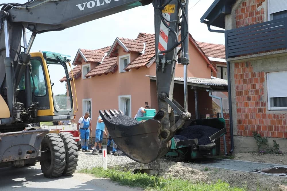 Bliži se kraj radovima na pješačkoj stazi u Brodskom Drenovcu