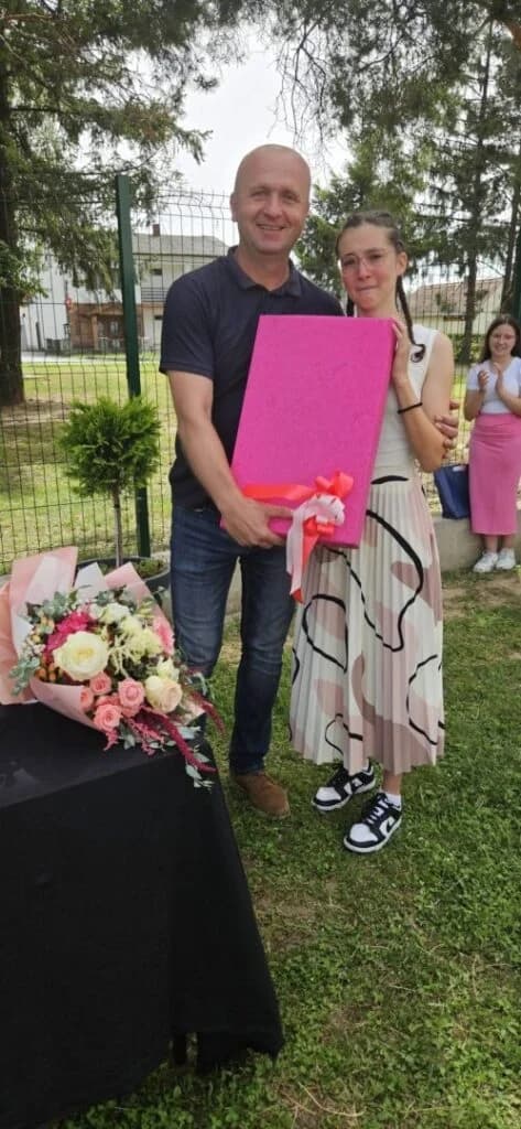 Upoznajte Dorju Pavlović, učenicu generacije veličke škole koja svira klavir, trenira taekwon-do i ide na brojna školska natjecanja
