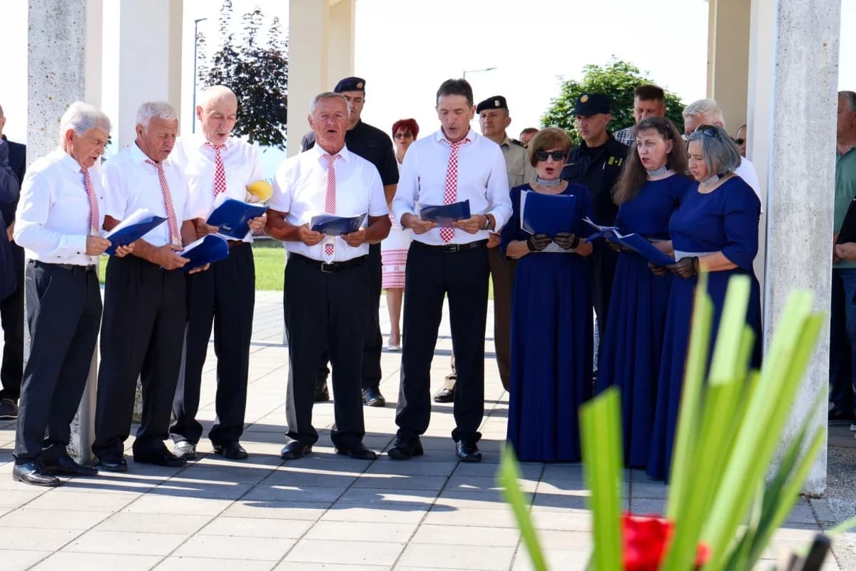 Kutjevački branitelji odavanjem počasti i mimohodom proslavili svoj dan