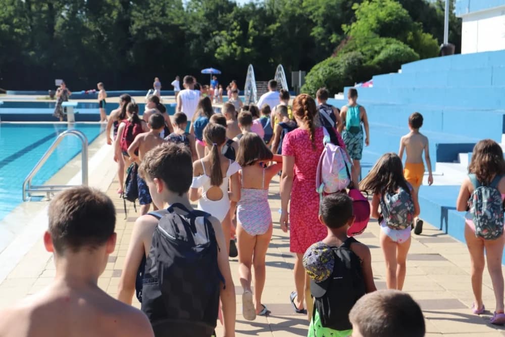 Škola plivanja i na lipičkim bazenima