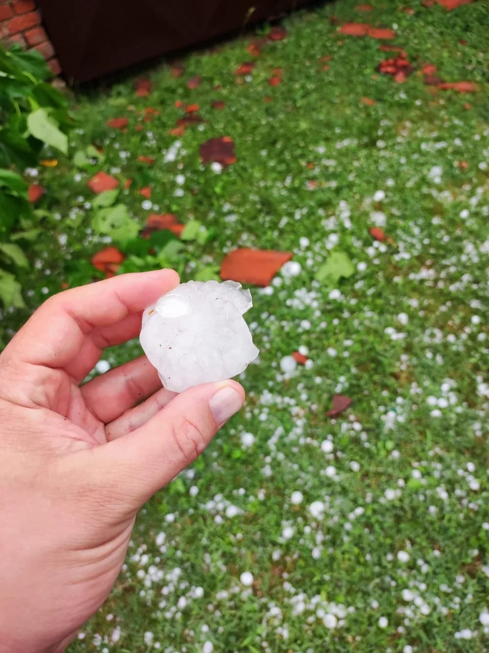 FOTO: Nevrijeme praćeno tučom poharalo istočni dio naše i susjednu županiju