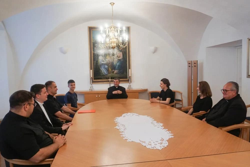 Biskup Ivo primio kandidate za Kolegij Požeške biskupije i ravnateljicu Caritasa