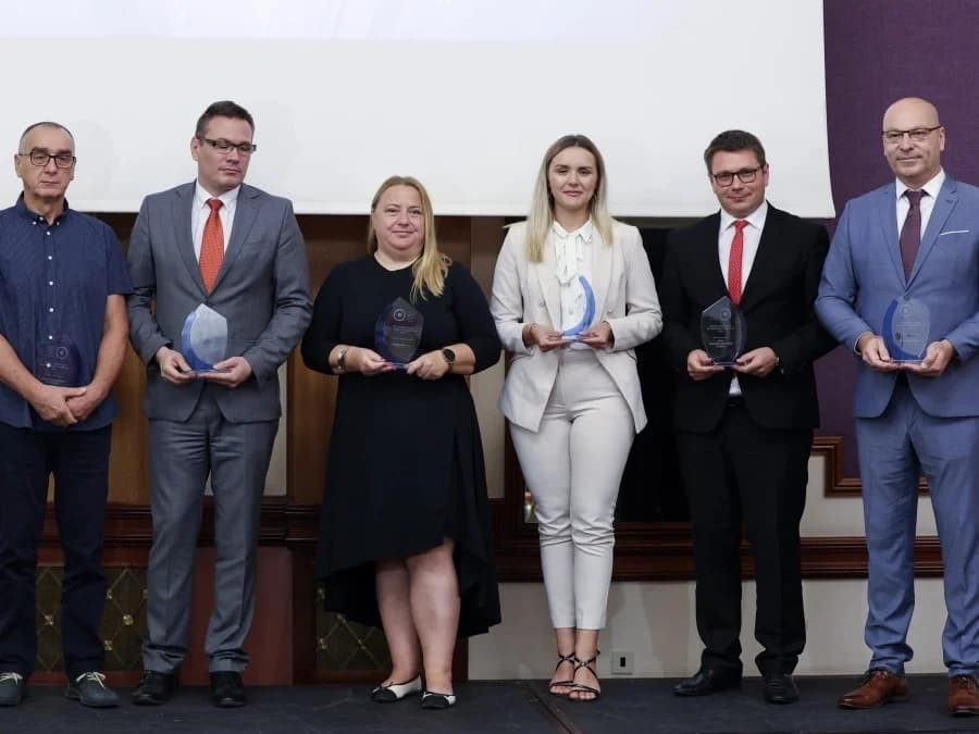 U sklopu projekta “Poslodavac godine za osobe s invaliditetom“ dodijeljena su priznanja poslodavcima koji su se u 2023. godini istaknuli kao provoditelji dobre prakse pri zapošljavanju i radu osoba s 