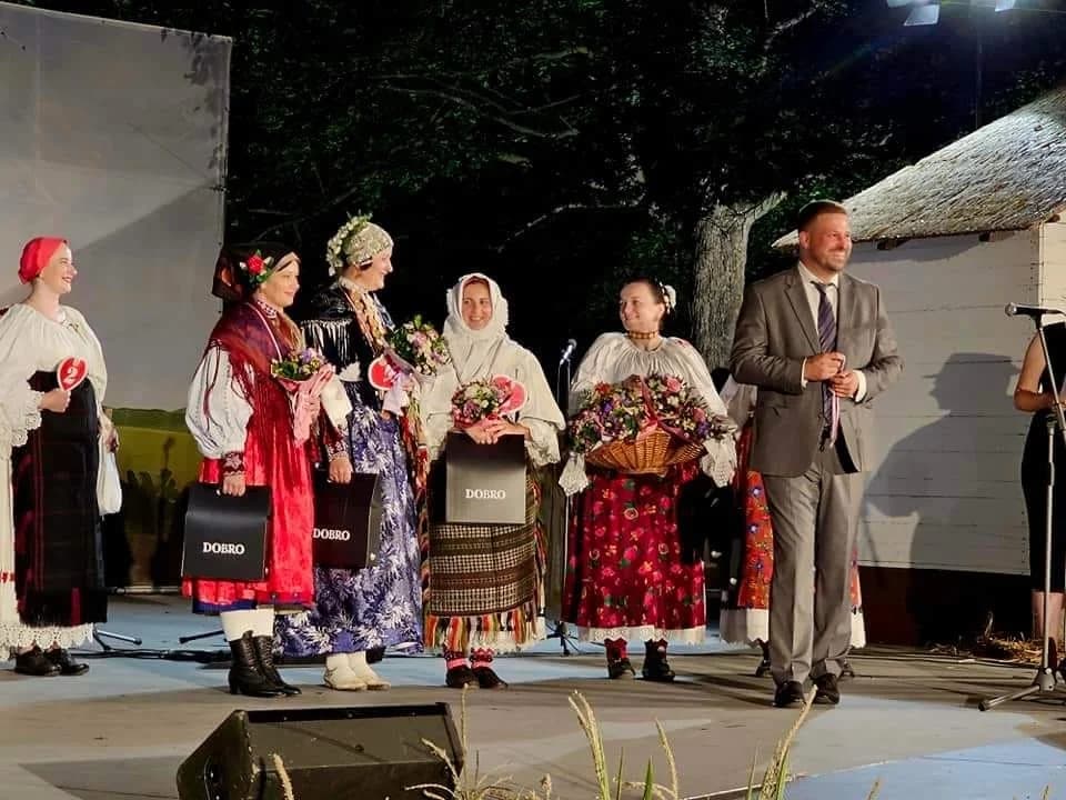 Članica FA Požega Ana Borevac osvojila 2. mjesto na izboru za Najbolje nošeno ruho Đakovačkih vezova