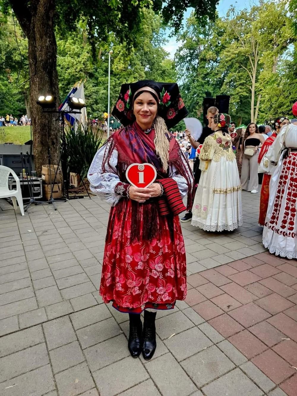 Članica FA Požega Ana Borevac osvojila 2. mjesto na izboru za Najbolje nošeno ruho Đakovačkih vezova